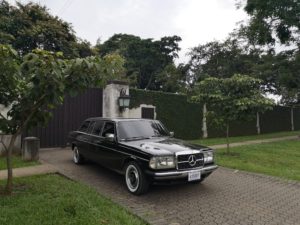 COSTA-RICA-PRIVATE-ESTATE.-MERCEDES-W123-LIMOUSINE-300D-LWB-LANG78c56e8b0d2b1a6e.jpg