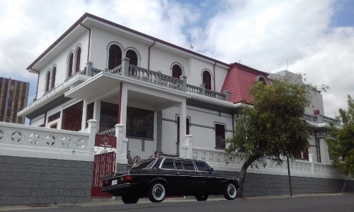 MERCEDES-300D-LWB-LANG-LIMO-Casa-Matute-Gomez-COSTA-RICA.jpg