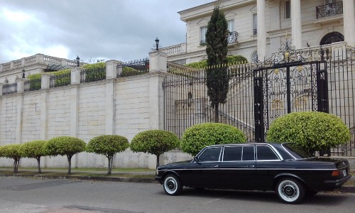 CENTRAL-AMERICA-beautiful-mansion-LIMUSINA.jpg